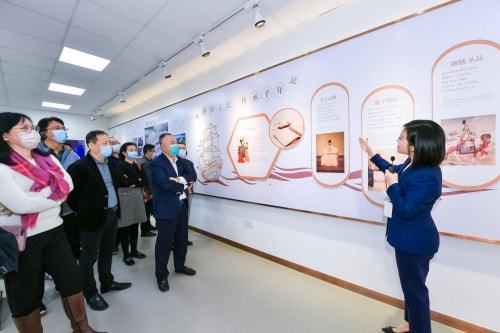 山東廣播電視臺(tái)和全國廣播電視臺(tái)領(lǐng)導(dǎo)們蒞臨燕之屋透明工廠參觀